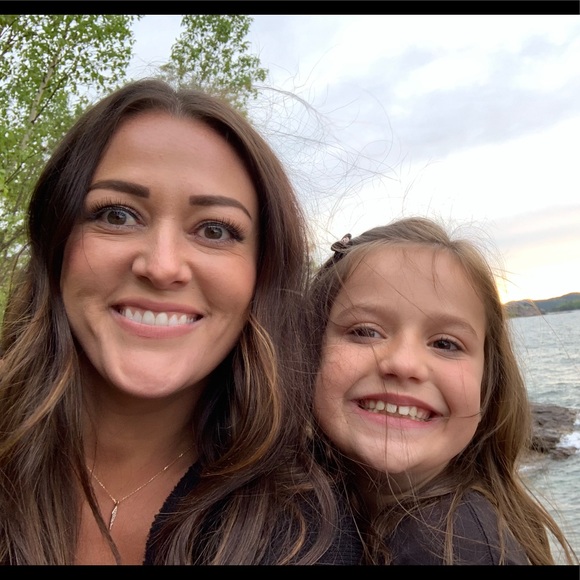 Meet your Posher, Andrea - Picture 2 of 2